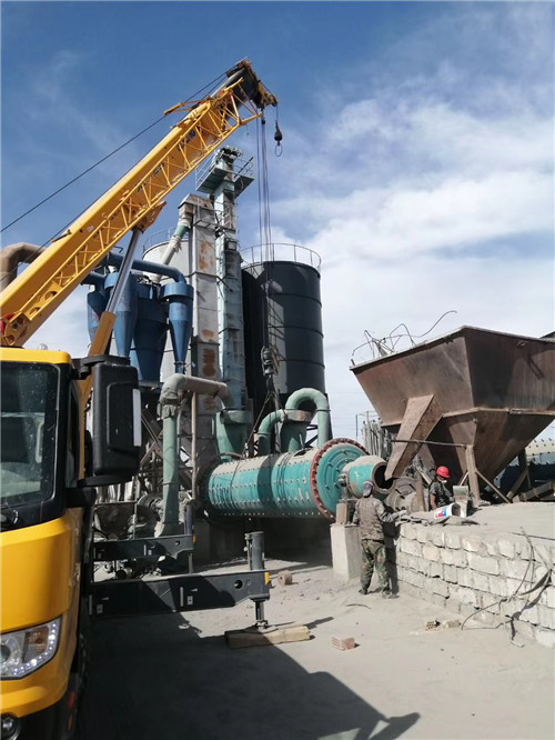 许昌市设备搬运等各类工程项目中，吊车起着关键作用