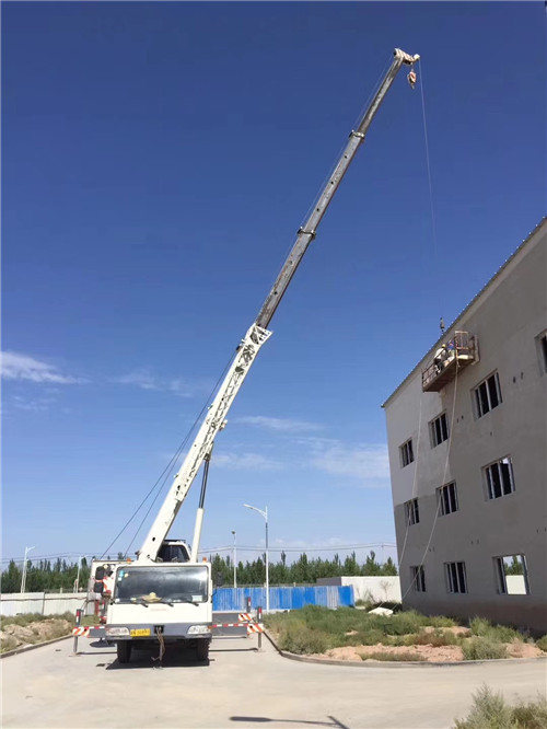 许昌市“轻装强干”—— 吊车的 “轻量化臂架” 技术